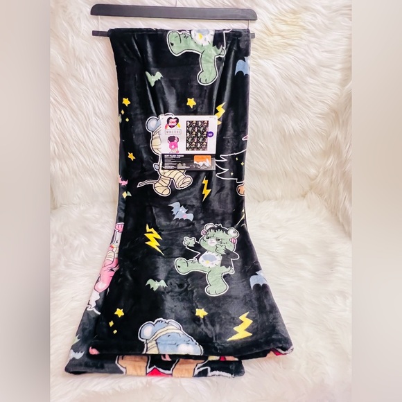 Care Bears Accessories - Care Bears Monsters Halloween Throw Blanket